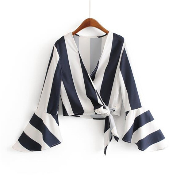 Stílusos női blúz V-nyakú és lótusz ujjakkal