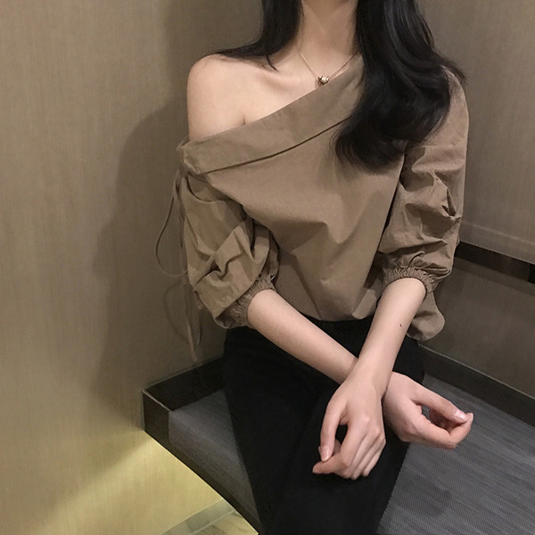 Modern női ing csupasz vállal, két színben