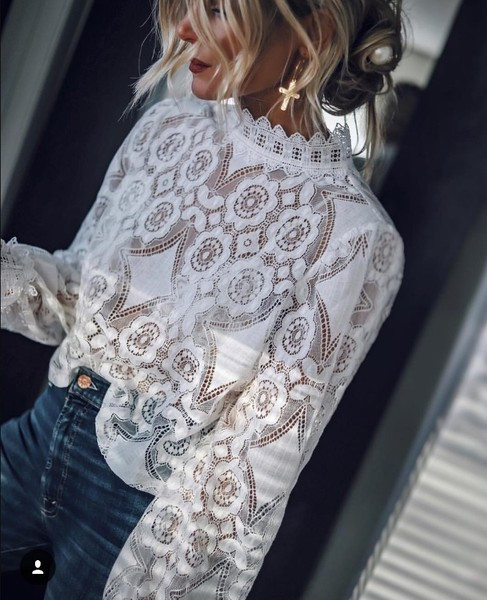 Cămașă modernă de damă cu dantelă albă