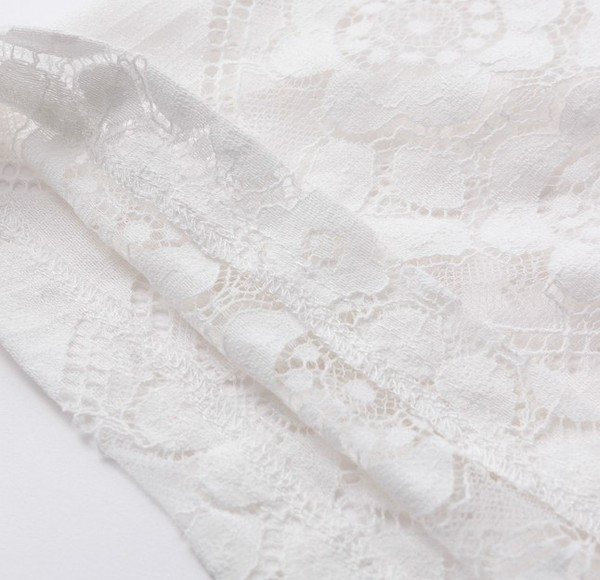 Cămașă modernă de damă cu dantelă albă