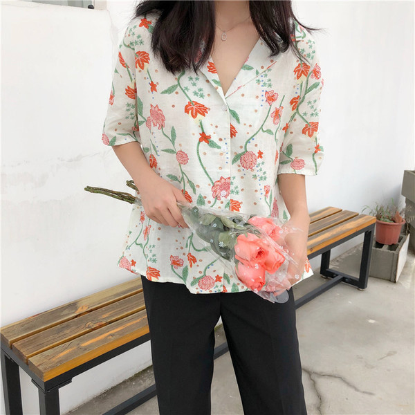 Modern női ing V-nyakkal, fehér színben