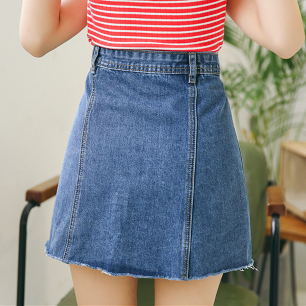 Modern női farmerszoknya gombokkal, magas derékkal