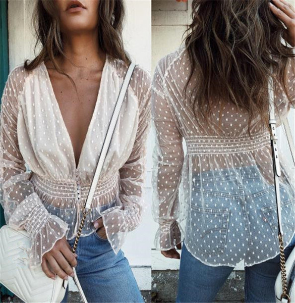 Cămașă modernă de damă alb cu decolteu în V și tul