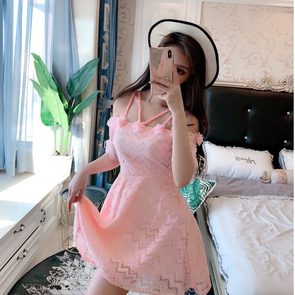 Rochie moderna de dama cu umerii goi si flori