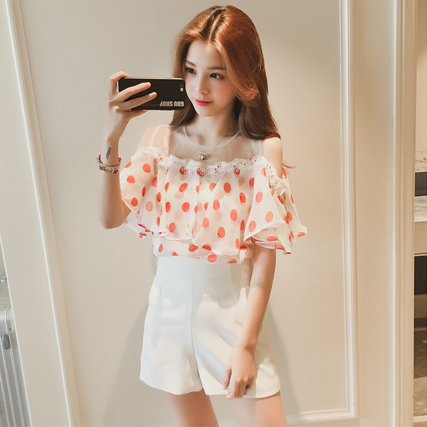 Pöttyös, csupasz vállú, modern női blúz, két színben