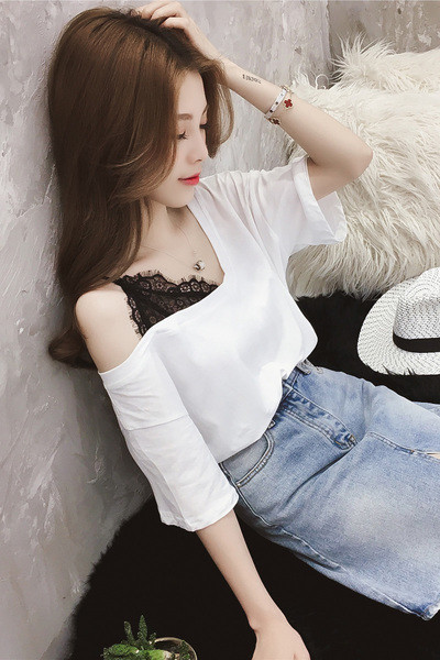 Bluză de damă modernă în două culori - alb-negru cu dantelă