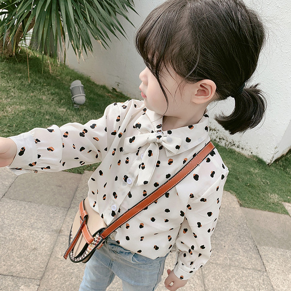 Cămașă actuală pentru copii pentru fete în alb