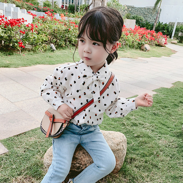 Cămașă actuală pentru copii pentru fete în alb