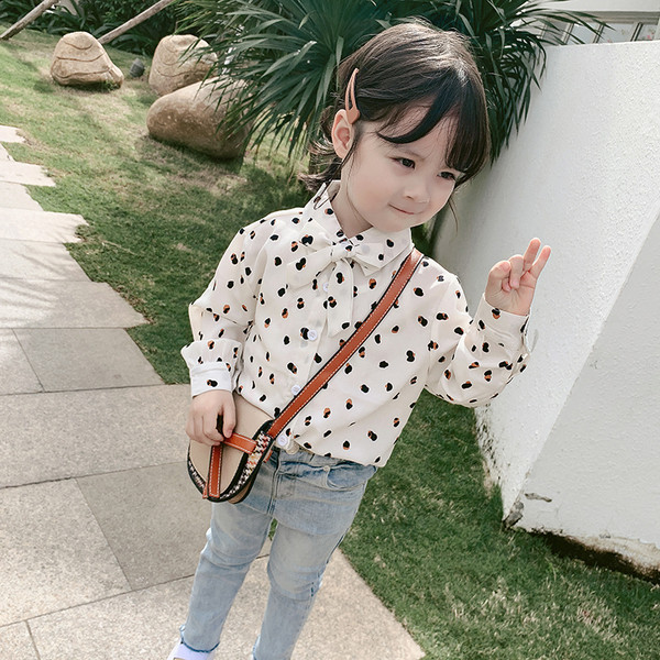 Cămașă actuală pentru copii pentru fete în alb