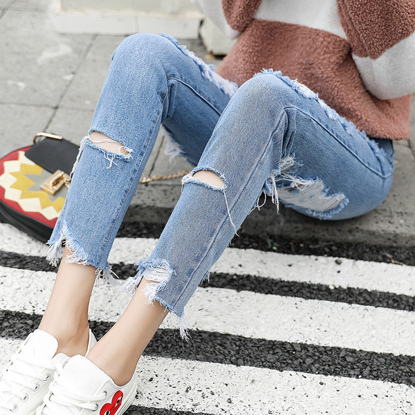 NOU Blugi de damă rupti actuali de culoare albastru deschis