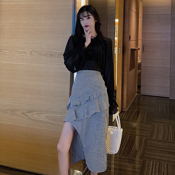 Стилна дамска прозрачна риза в черен цвят с широки ръкави