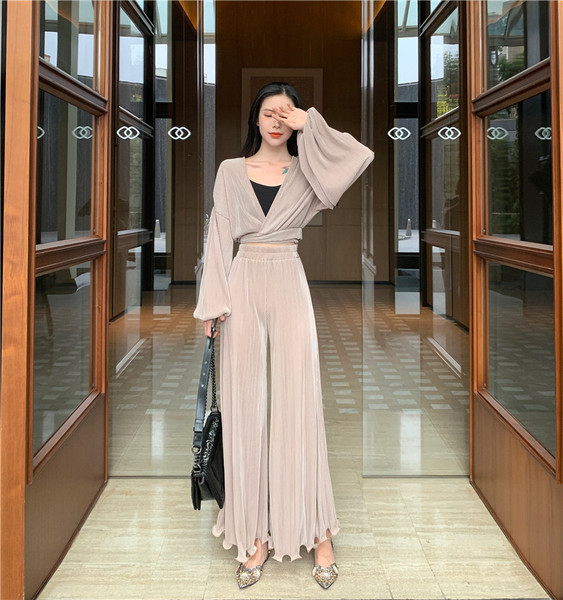 Стилен дамски комплект от две части в два цвята