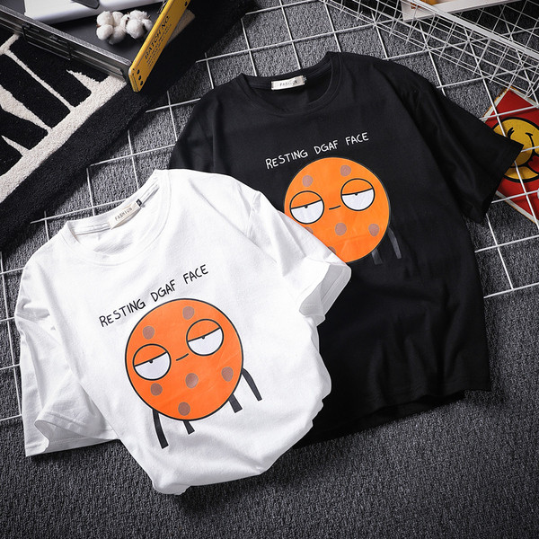 Мъжка тениска в бял и черен цвят с апликация 