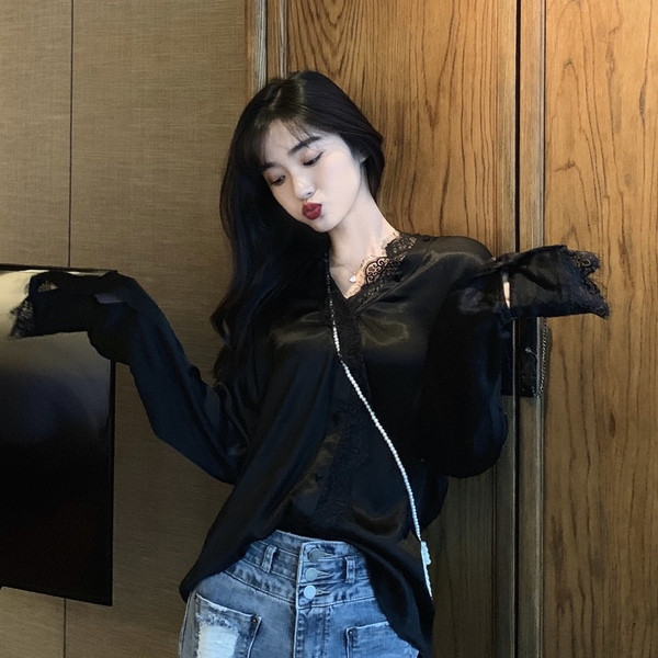 Модерна дамска риза с дантелена яка в черен цвят