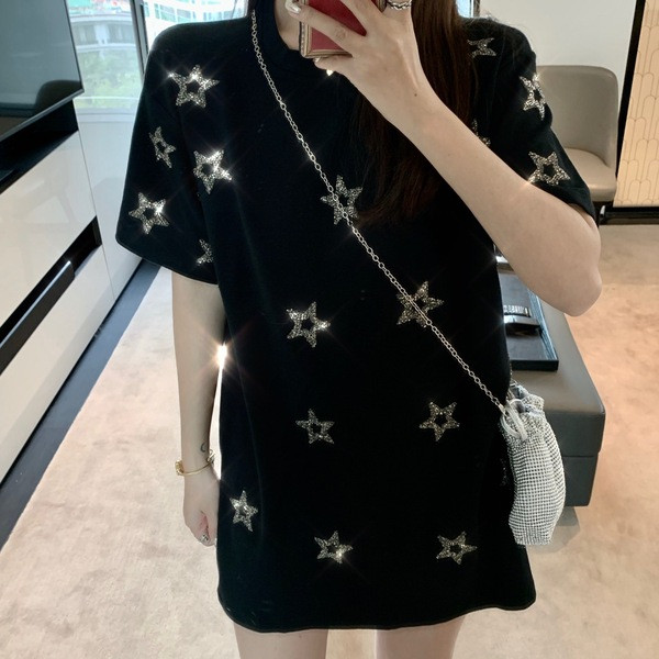 Ежедневна дамска рокля в черен цвят с декоративни камъни