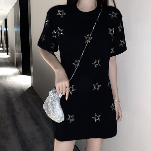 Ежедневна дамска рокля в черен цвят с декоративни камъни