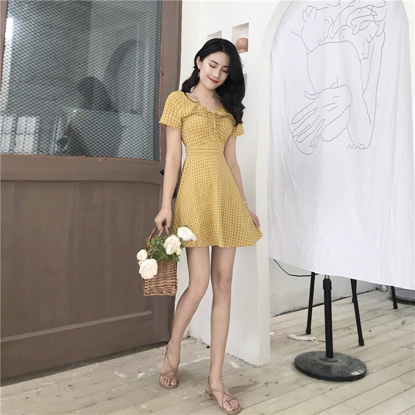 Модерна дамска карирана рокля с къс ръкав и връзки