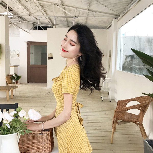 Модерна дамска карирана рокля с къс ръкав и връзки