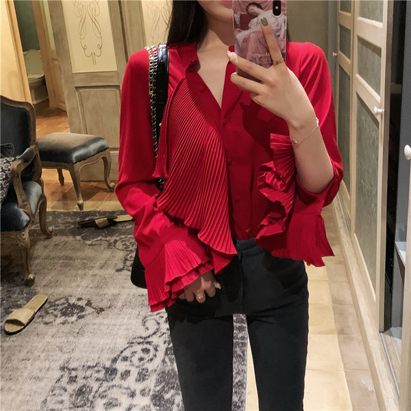 Стилна дамска риза в червен и бял цвят с лотос ръкав