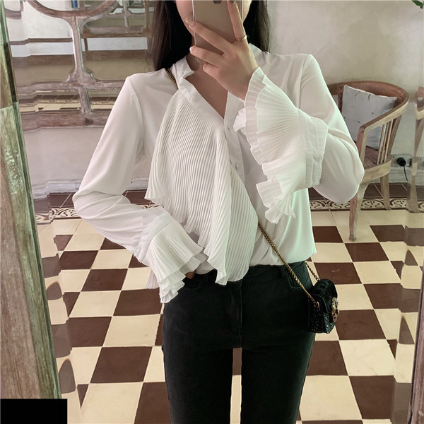 Стилна дамска риза в червен и бял цвят с лотос ръкав