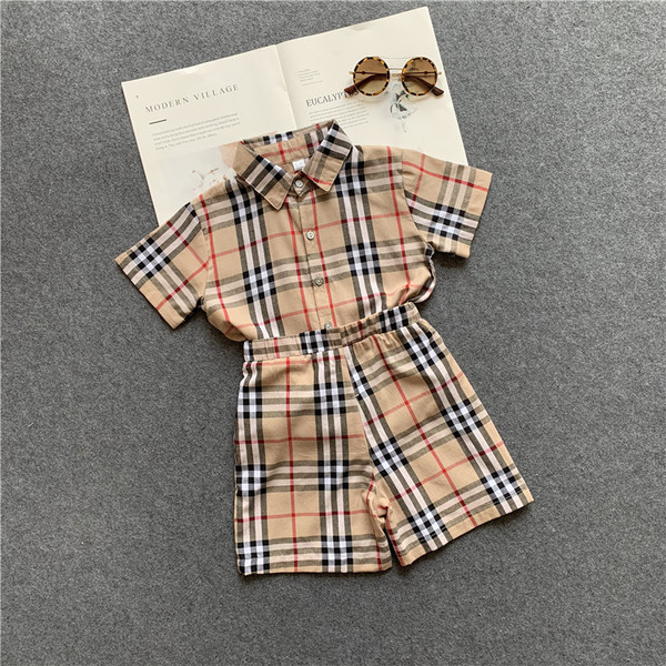 Модерен детски комплект от две части в кафяв цвят 