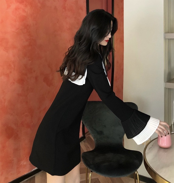 Модерна дамска черна рокля с дълъг ръкав 