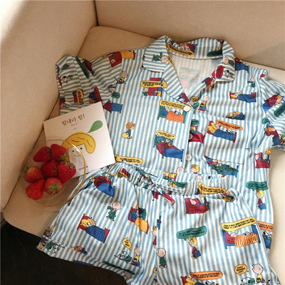 Раирана дамска пижама от две части с апликации