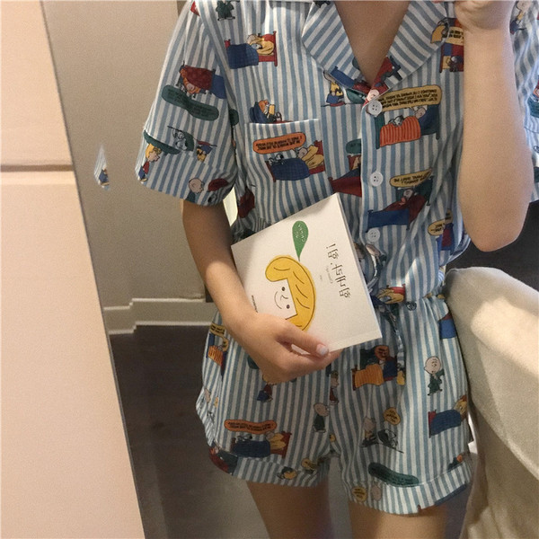 Раирана дамска пижама от две части с апликации 