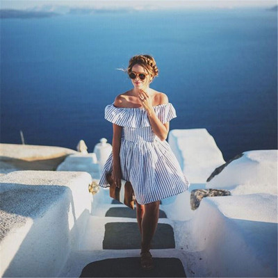 Модерна дамска раирана  рокля разкроен модел в два цвята