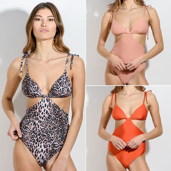 Модерен цял дамски бански в три цвята с връзки