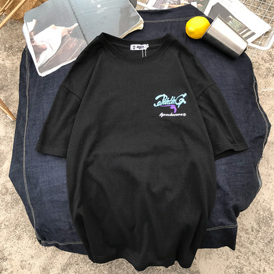 Мъжка тениска в черен и бял цвят с апликация и надпис