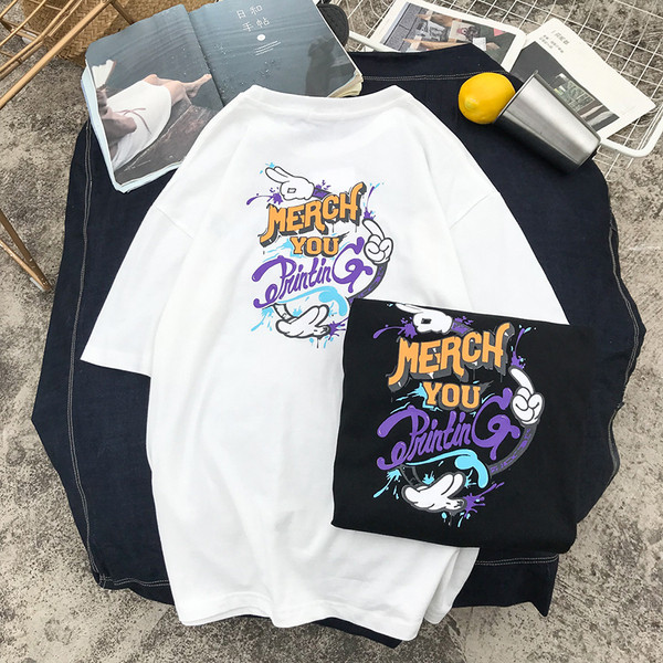 Мъжка тениска в черен и бял цвят с апликация и надпис 