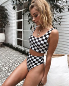 Модерен дамски  бански костюм от две части в черно-бял цвят