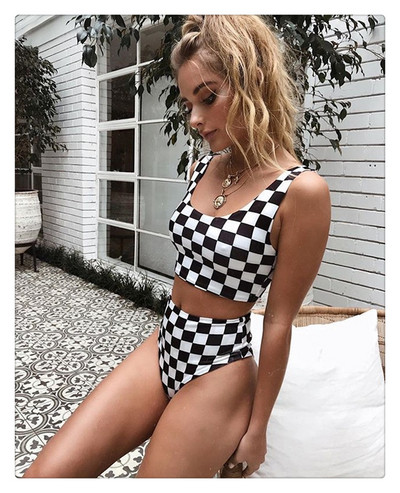 Модерен дамски  бански костюм от две части в черно-бял цвят
