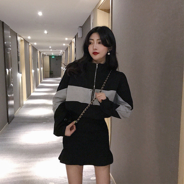 Спортно-ежедневна дамска рокля в два цвята с цип