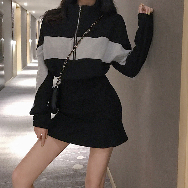 Спортно-ежедневна дамска рокля в два цвята с цип