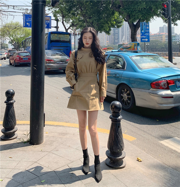 Модерна дамска рокля с джобове и копчета