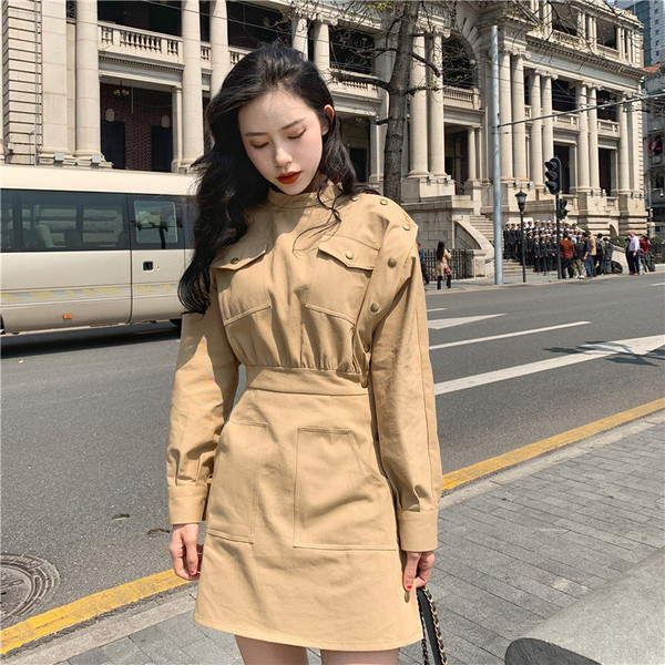 Модерна дамска рокля с джобове и копчета