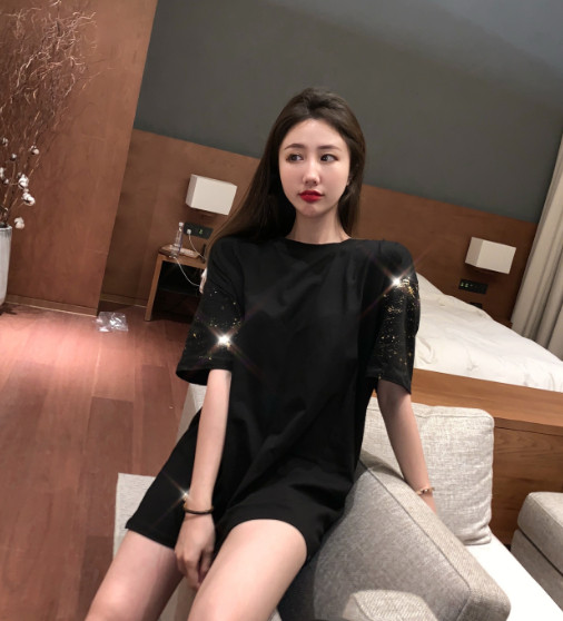 Дамска модерна рокля в черен цвят с камъни