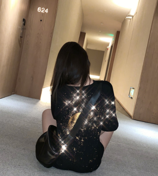 Дамска модерна рокля в черен цвят с камъни