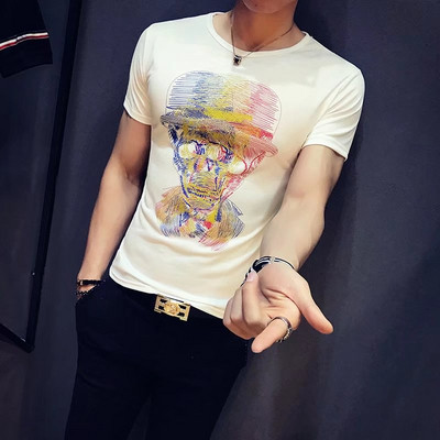 Μοντέρνο ανδρικό μπλουζάκι με πολύχρωμη εκτύπωση