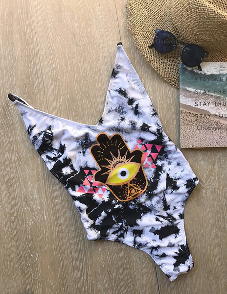 Цял бански костюм в черно-бял цвят с апликация