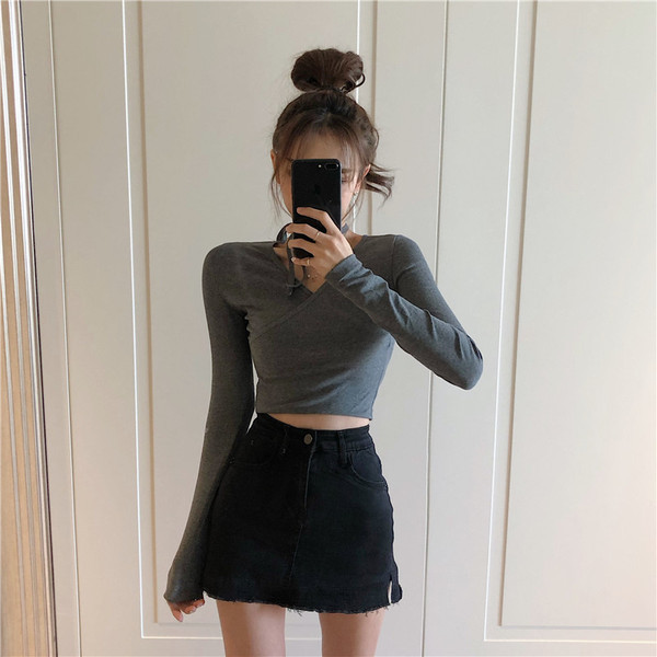 Актуалена  дамска пола-панталон с висока талия и странични цепки