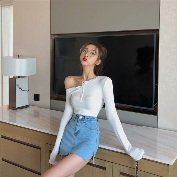 Актуалена  дамска пола-панталон с висока талия и странични цепки