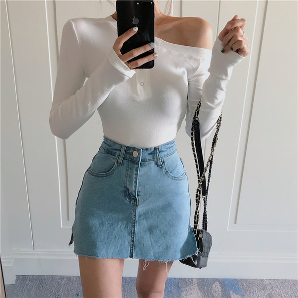 Актуалена  дамска пола-панталон с висока талия и странични цепки