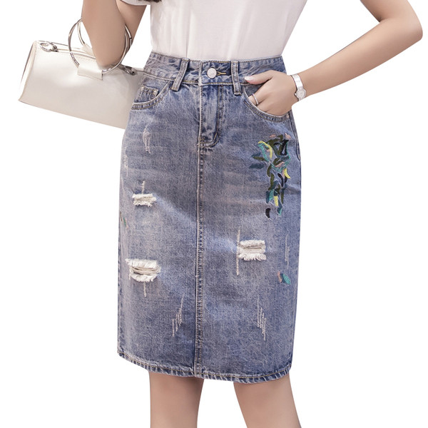 Дамска пола с разкъсани мотиви и бродерия