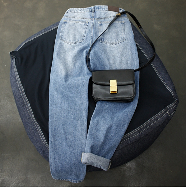 Спортни дамски дънки с висока талия и бродерия