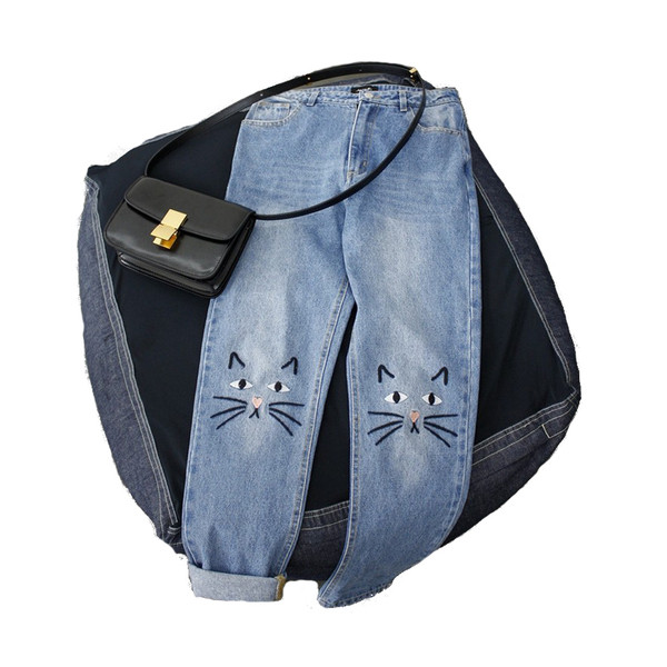 Спортни дамски дънки с висока талия и бродерия