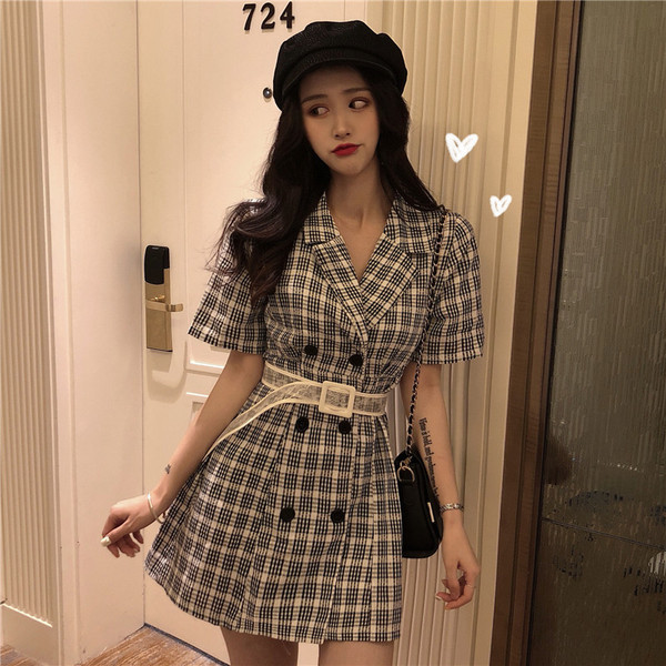 Стилна дамска карирана рокля с къс ръкав и копчета