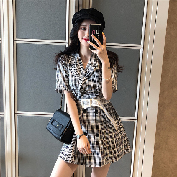 Стилна дамска карирана рокля с къс ръкав и копчета